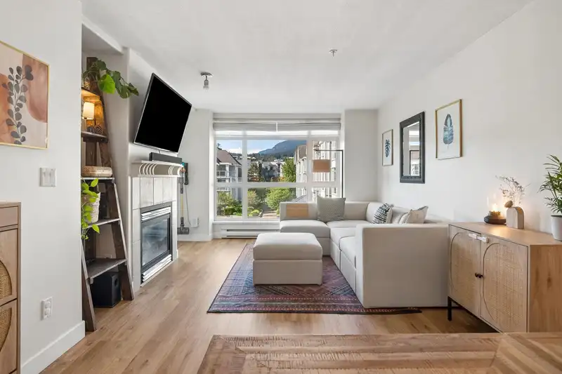 3122 ST JOHNS STREET - photo 3 of 40