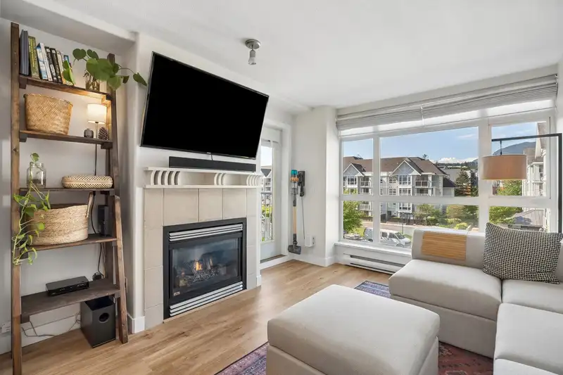 3122 ST JOHNS STREET - photo 4 of 40