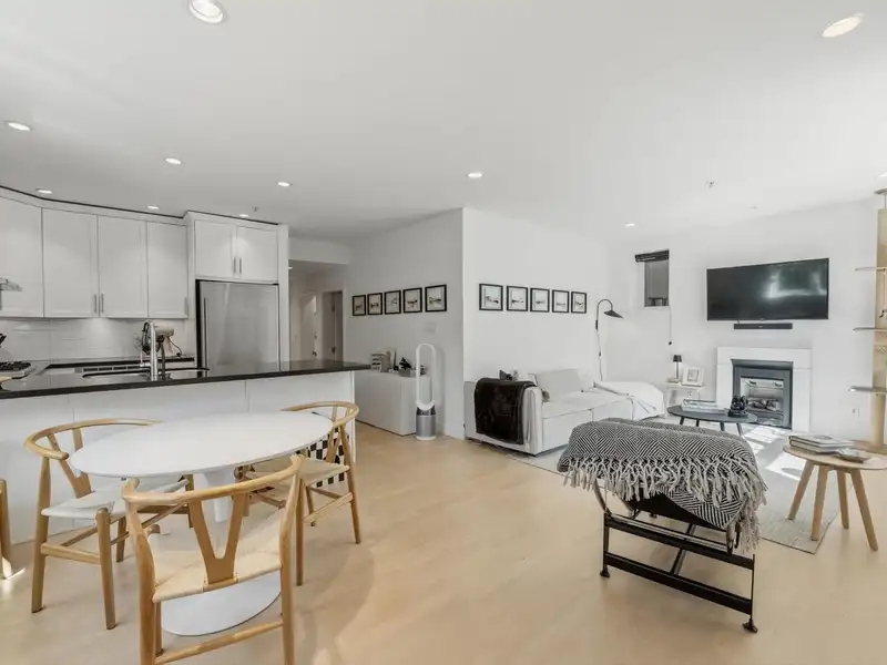 83 W 15TH AVENUE - photo 3 of 31