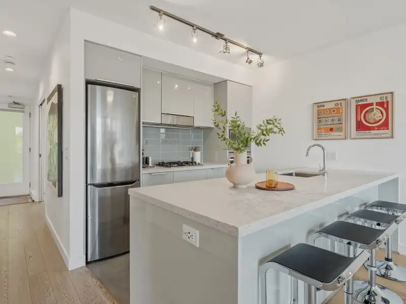 403 71 E PENDER STREET - photo 3 of 36