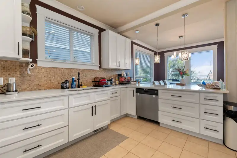 47202 SKYLINE DRIVE - photo 3 of 12