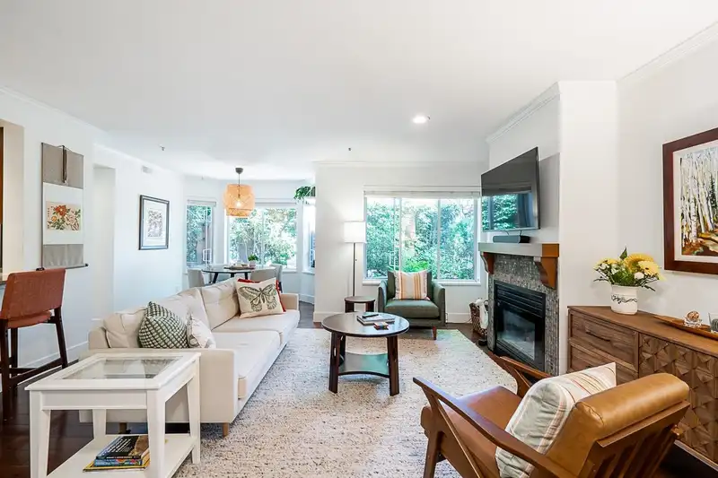 N101 628 W 13TH AVENUE - photo 2 of 31