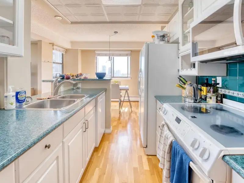 1003 47 AGNES STREET - photo 4 of 26
