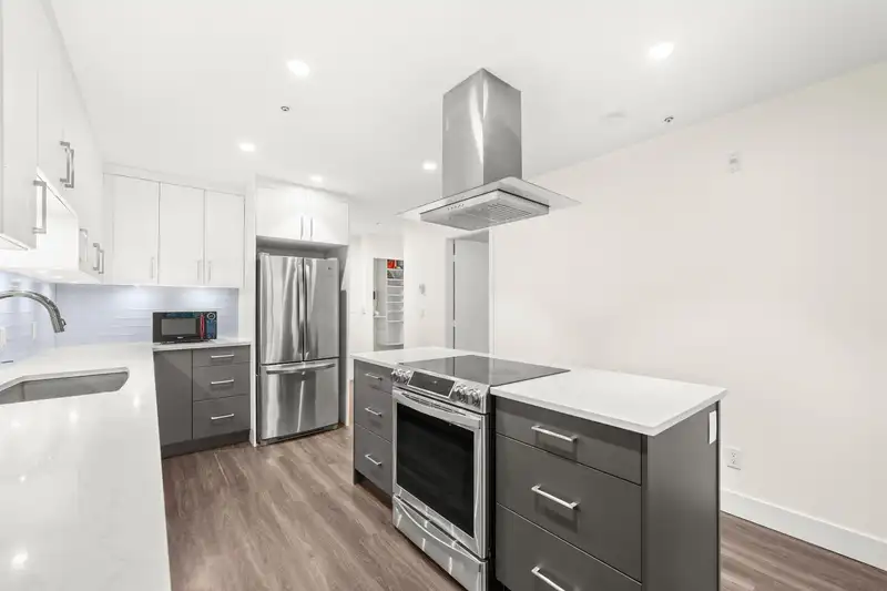 103 210 CARNARVON STREET - photo 2 of 21