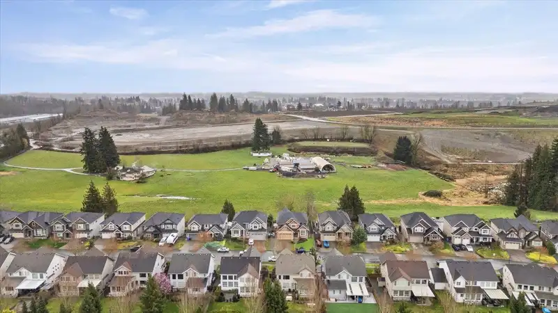 2112 MERLOT BOULEVARD - photo 3 of 40