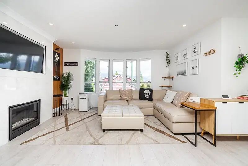 303 3220 W 4TH AVENUE - photo 1 of 29
