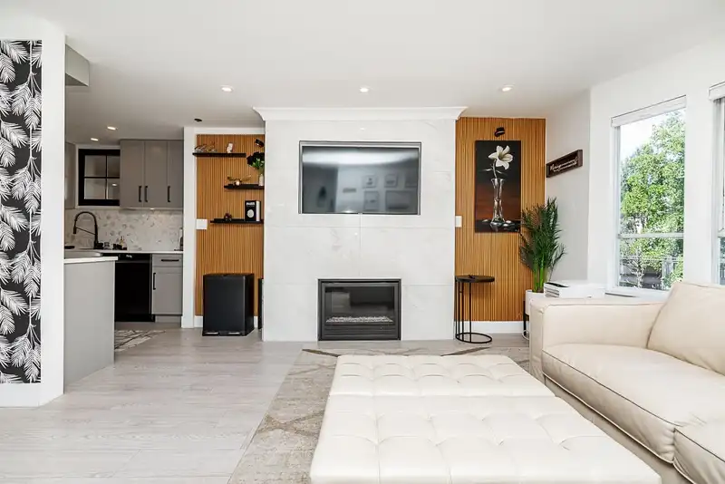 303 3220 W 4TH AVENUE - photo 2 of 29