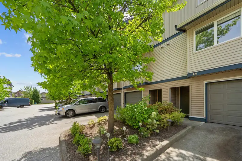 17 1268 RIVERSIDE DRIVE - photo 3 of 38