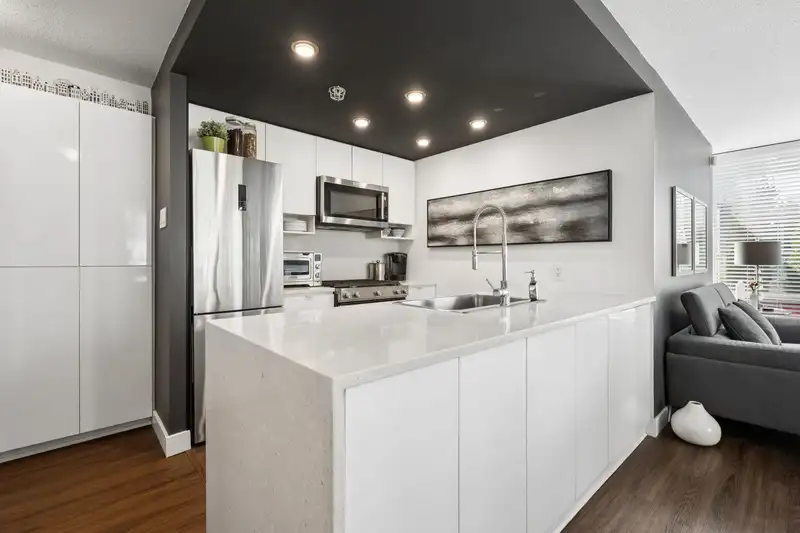 310 939 EXPO BOULEVARD - photo 3 of 36