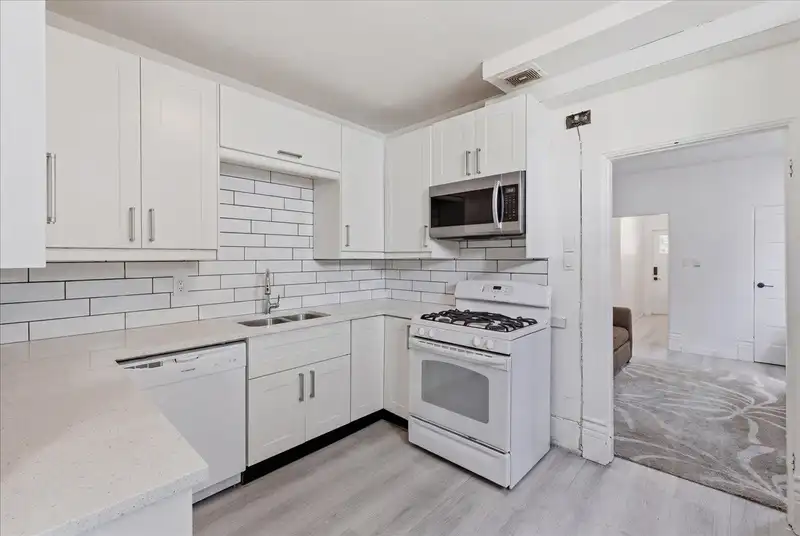 14 W 14TH AVENUE - photo 4 of 36