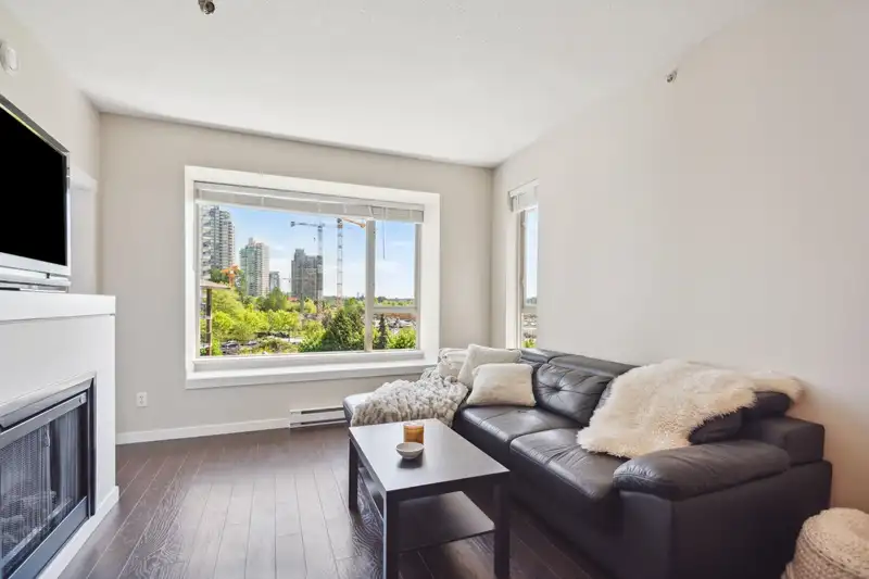 403 4728 DAWSON STREET - photo 4 of 35