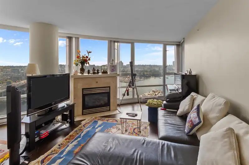 2306 1033 MARINASIDE CRESCENT - photo 3 of 32