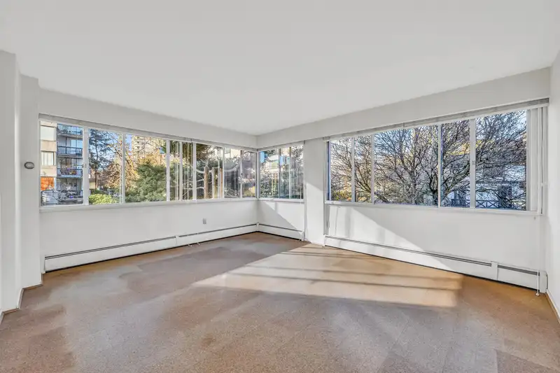 205 1050 CHILCO STREET - photo 3 of 22