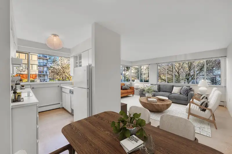 205 1050 CHILCO STREET - photo 4 of 22