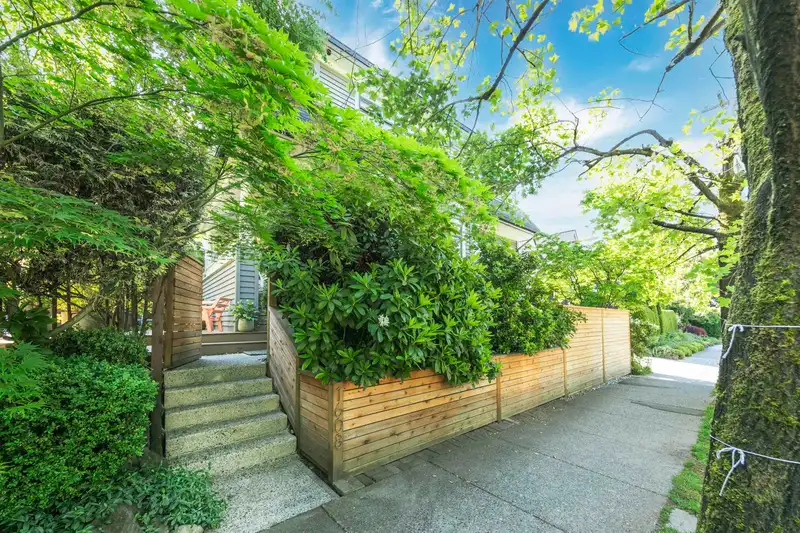 1608 WOODLAND DRIVE - photo 3 of 35