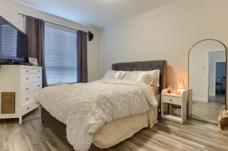 307 20356 72B AVENUE - photo 1 of 21
