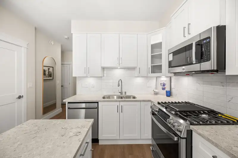 302 11063 RAVINE ROAD - photo 2 of 8