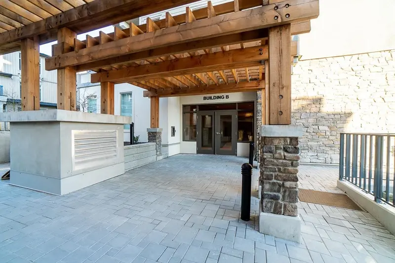 B314 20487 65 AVENUE - photo 4 of 19