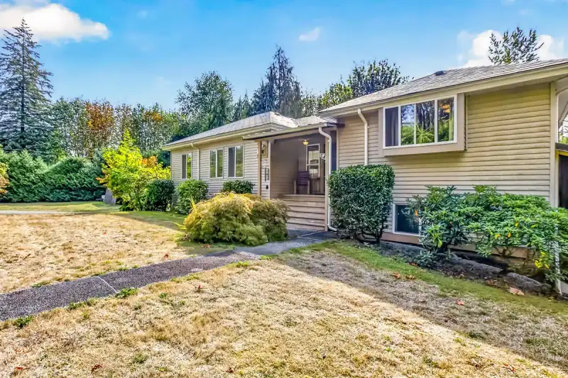 28684 98 AVENUE - photo 1 of 38
