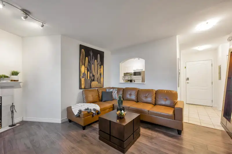 102 3738 NORFOLK STREET - photo 4 of 28