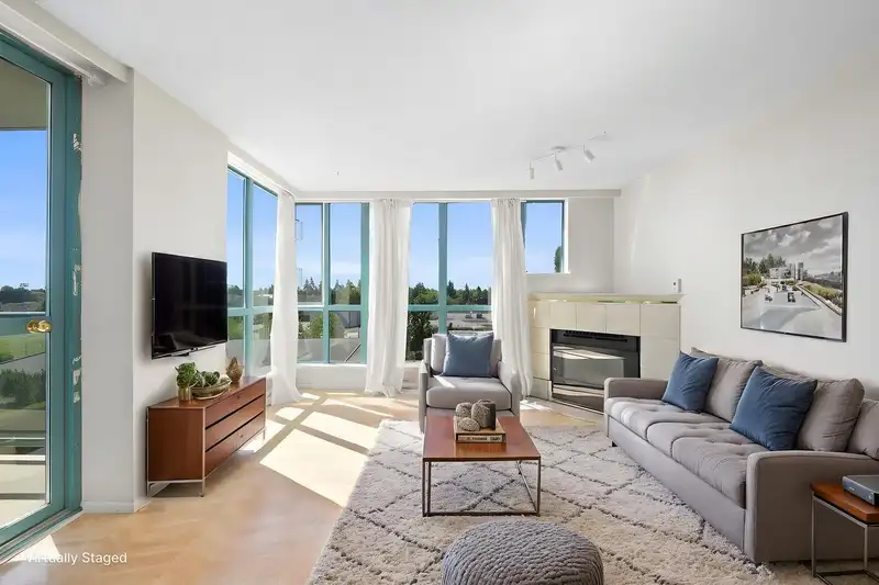 701 7500 GRANVILLE AVENUE - photo 1 of 27