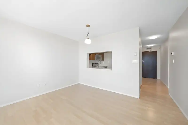 701 7500 GRANVILLE AVENUE - photo 4 of 27