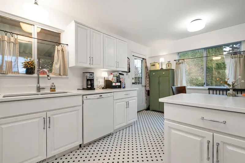 5896 CARTER ROAD - photo 4 of 25