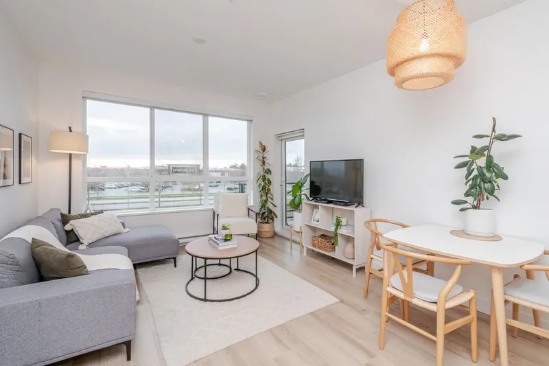 201 1892 STARLING DRIVE - photo 4 of 25