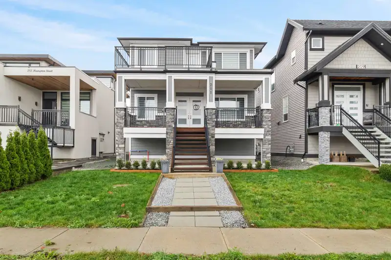 211 HAMPTON STREET - photo 1 of 20