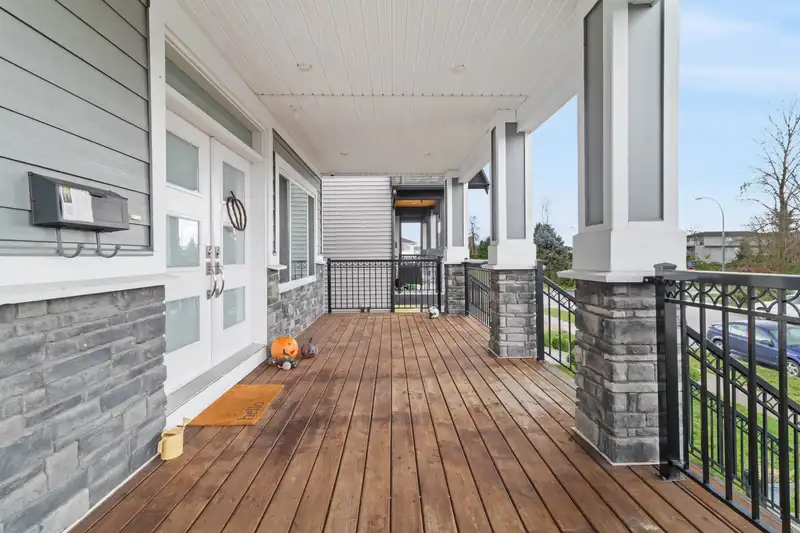 211 HAMPTON STREET - photo 2 of 20