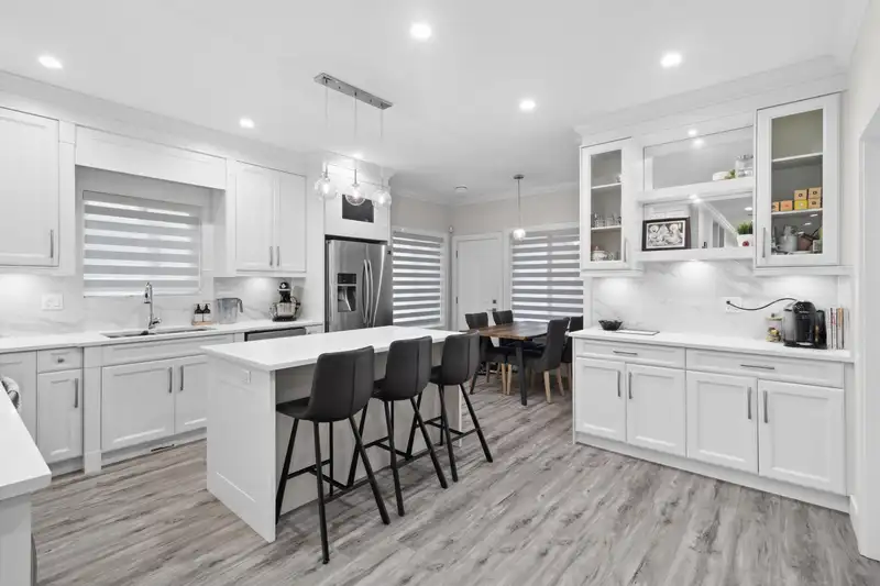 211 HAMPTON STREET - photo 4 of 20