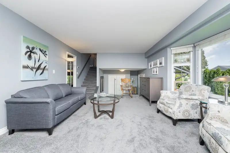 12305 221 STREET - photo 3 of 40