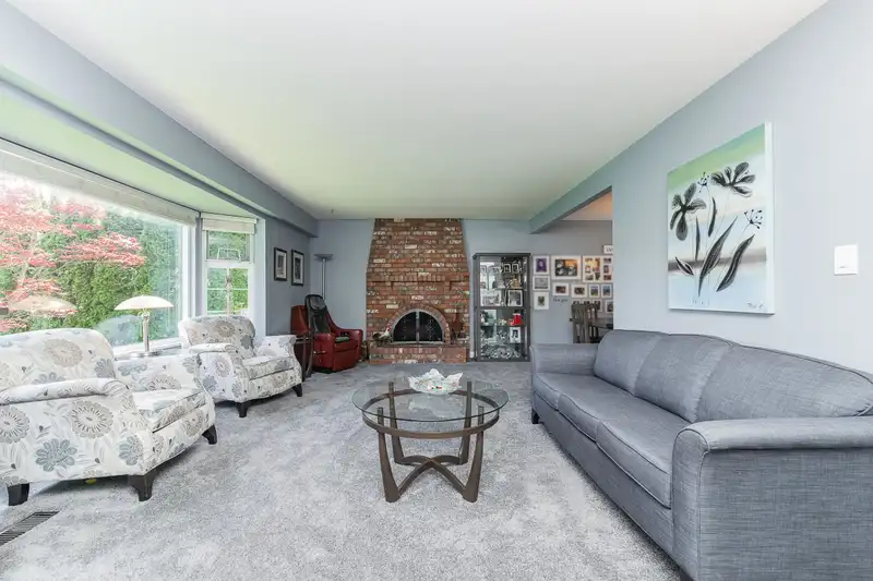 12305 221 STREET - photo 4 of 40