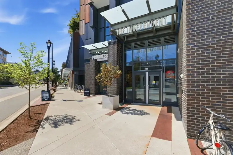 1711 285 E 10 AVENUE - photo 2 of 40