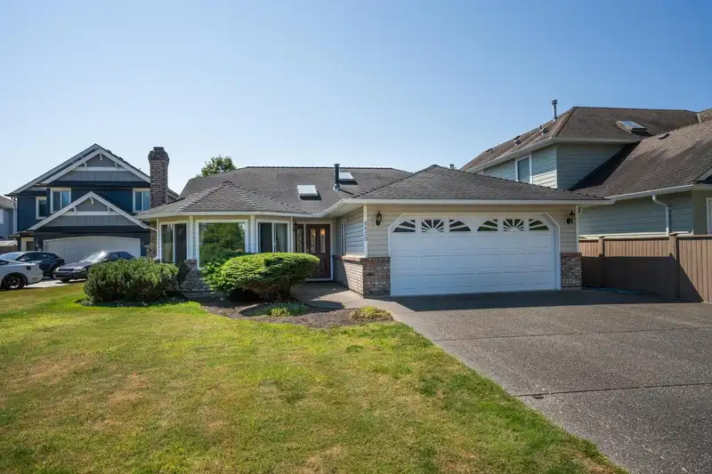 6630 LONDON LANE - photo 1 of 23