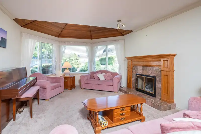 6630 LONDON LANE - photo 2 of 23