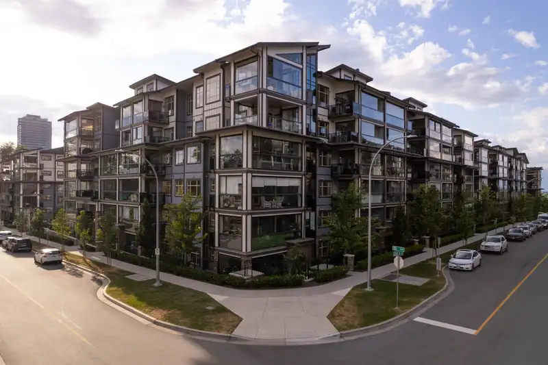 507 20325 85 AVENUE - photo 1 of 34