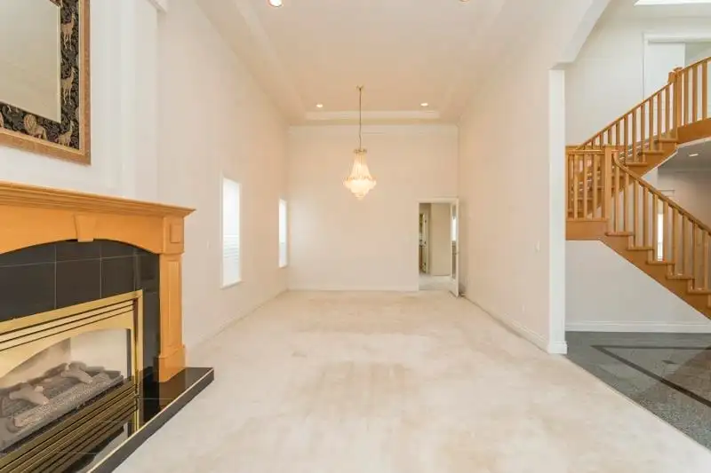 3648 SEMLIN DRIVE - photo 4 of 40