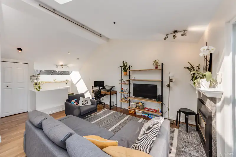 5 149 W 13TH AVENUE - photo 3 of 20