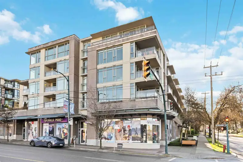 307 2520 MANITOBA STREET - photo 1 of 36