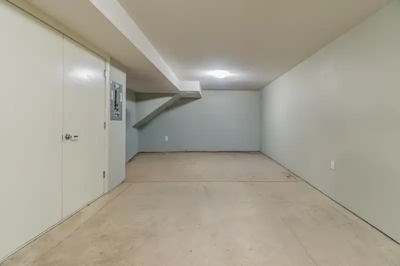 1 19097 64 AVENUE - photo 4 of 23
