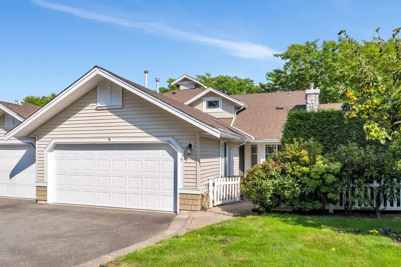 7 6488 168 STREET - photo 2 of 25