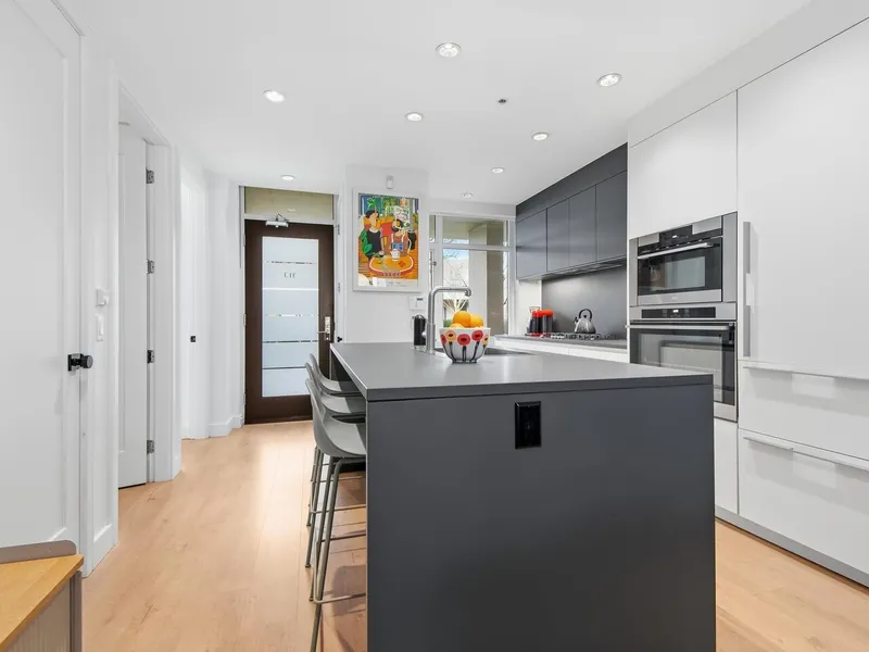 313 77 WALTER HARDWICK AVENUE - photo 2 of 25