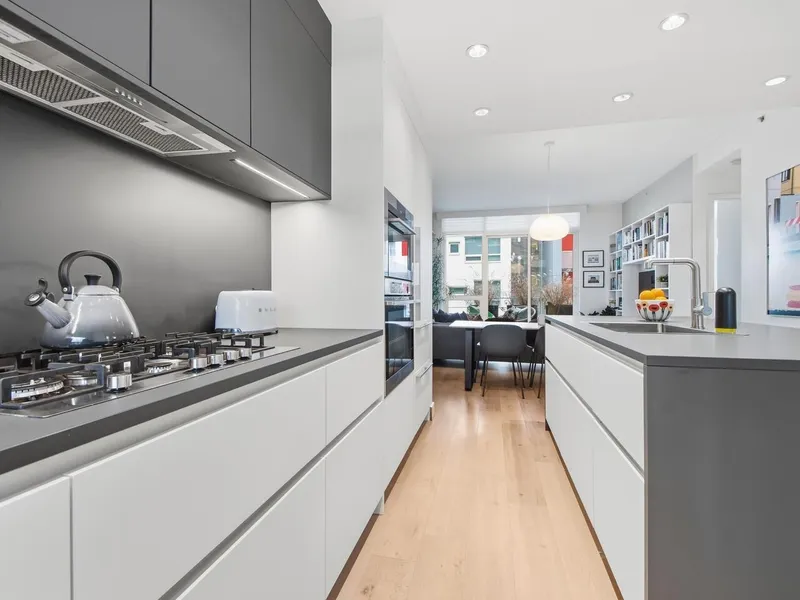 313 77 WALTER HARDWICK AVENUE - photo 4 of 25