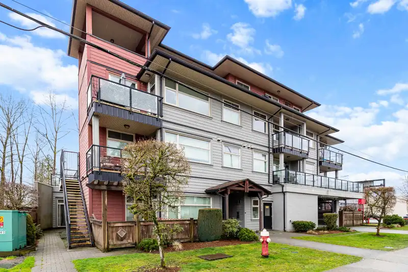 305 22858 LOUGHEED HIGHWAY - photo 1 of 26