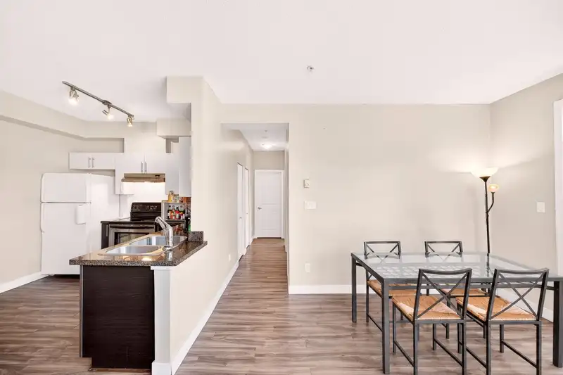 109 5692 KINGS ROAD - photo 4 of 34