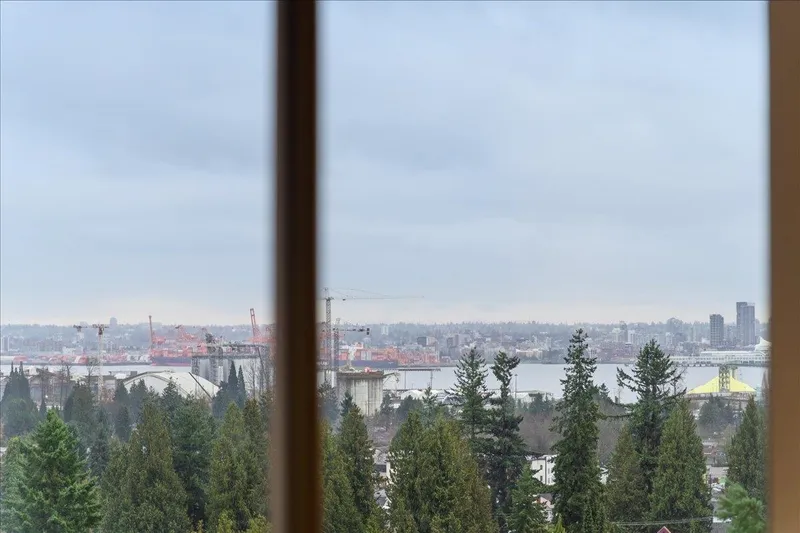 1301 2004 FULLERTON AVENUE - photo 1 of 25