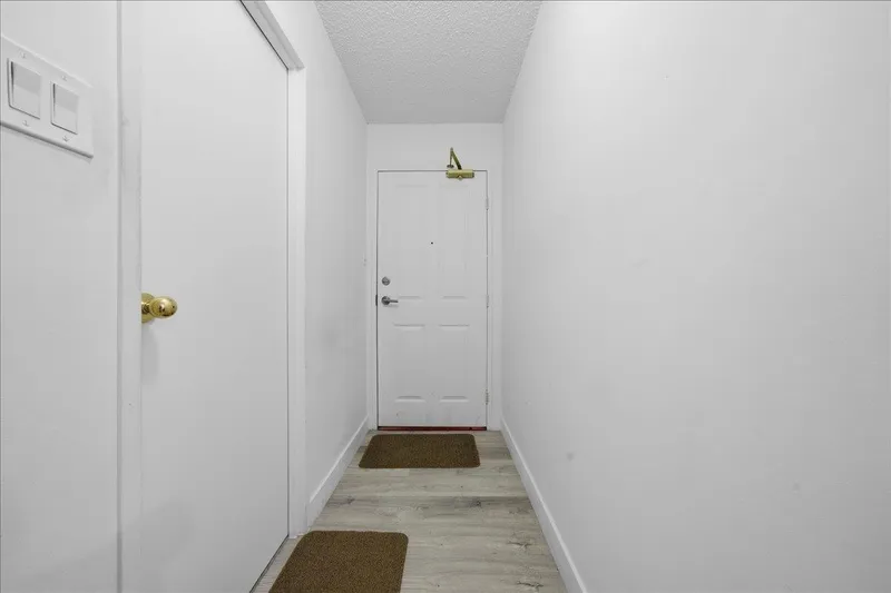 1301 2004 FULLERTON AVENUE - photo 4 of 25