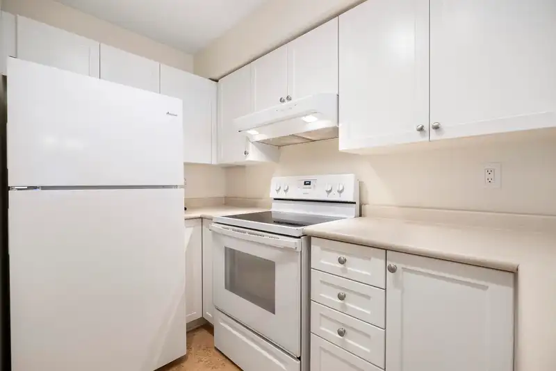 305 14355 103 AVENUE - photo 3 of 33