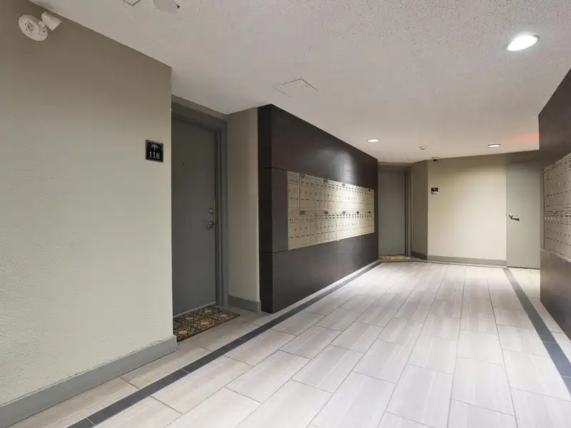 118 9847 MANCHESTER DRIVE - photo 4 of 16